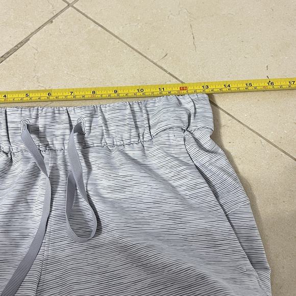 Lululemon On The Fly Pants Wee Are From Space Nimbus Battleship 27” Size 4 - Picture 4 of 8